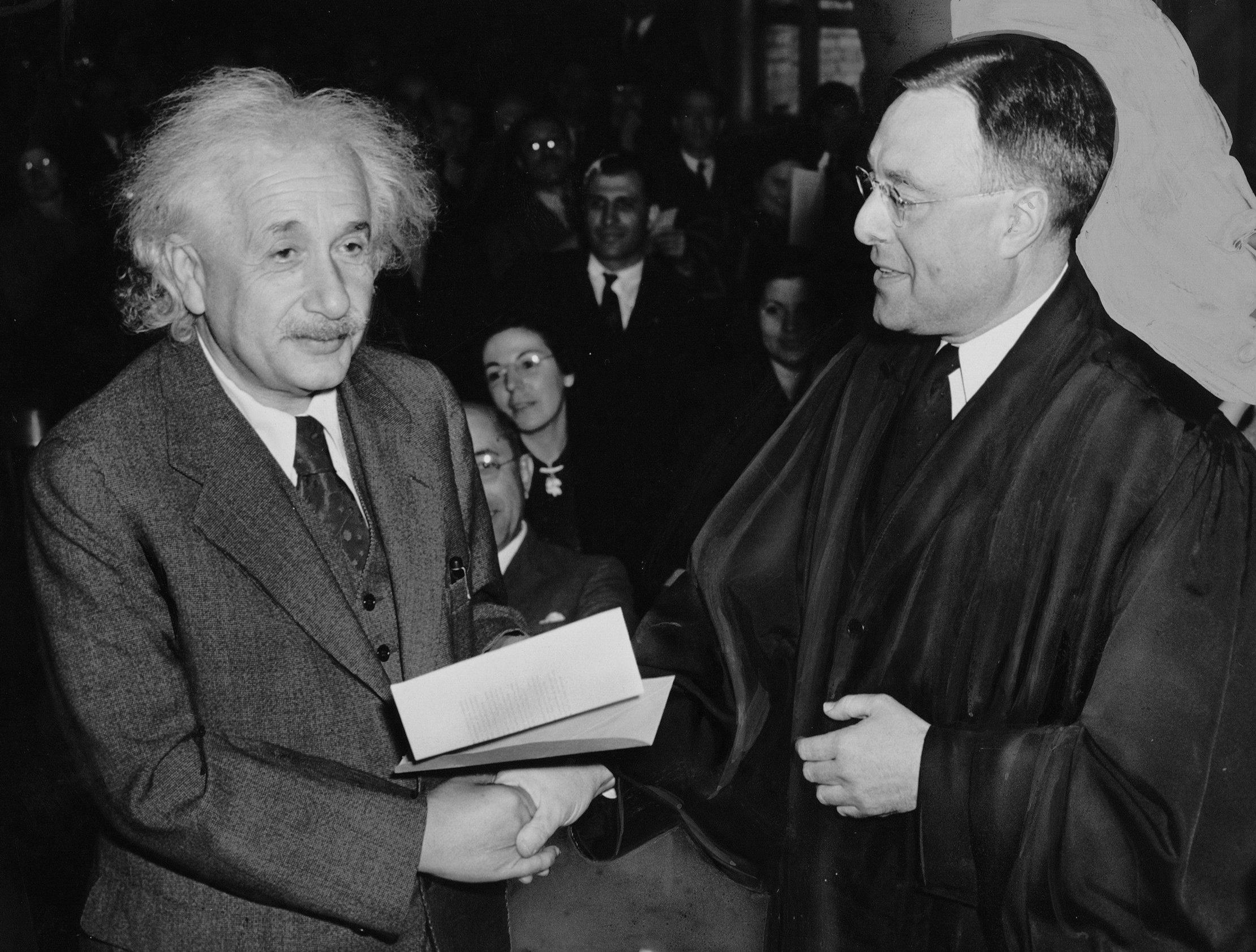 Einstein accepts his US citizenship