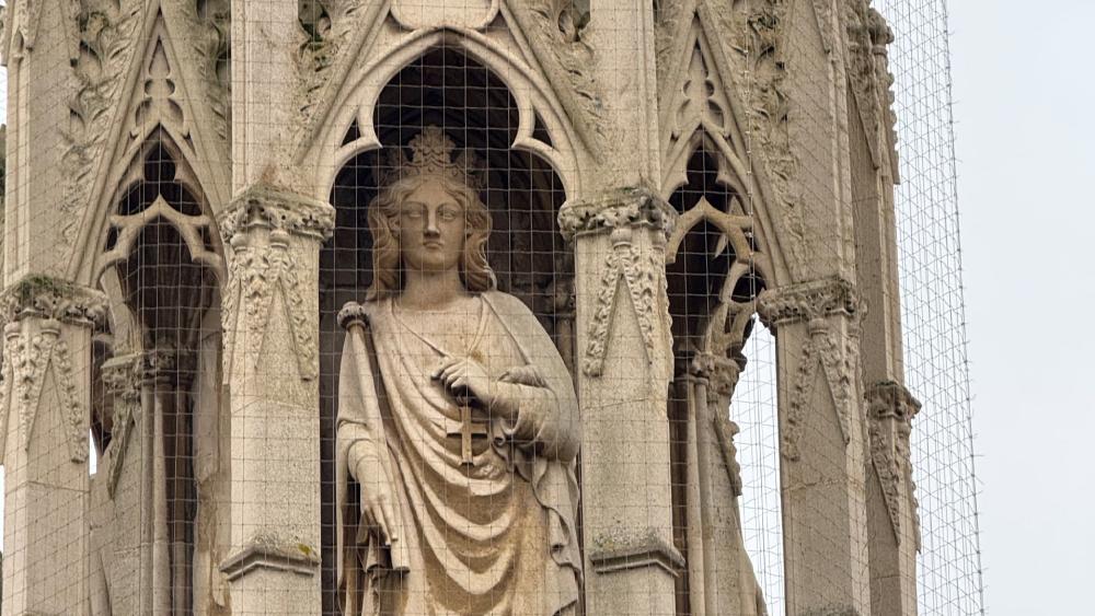 Statue of Eleanor on the cross in Waltham Cross