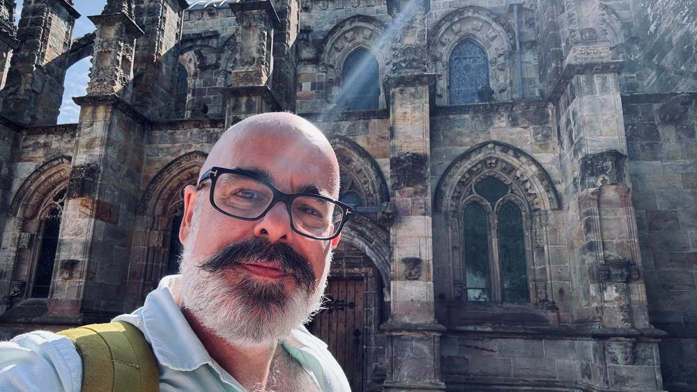Tony McMahon taking a selfie at Rosslyn Chapel