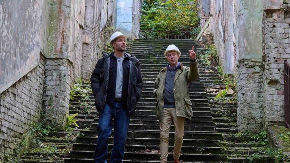 Rick Edwards being shown around Gwyrch Castle by Mark Baker