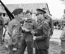King George VI talking to a member of the Home Guard still wearing the LDV brassard, in August 1940
