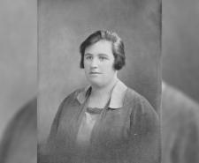 Black and white portrait photograph of Helen Duncan