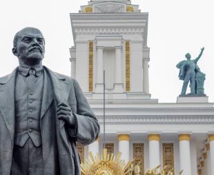 A sculpture of Vladamir Lenin