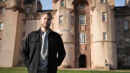 Rick Edwards standing in front of Fyvie Castle