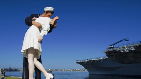 Large statue of 'The Kiss' - showing a WWII US soldier sharing a passionate kiss with a woman