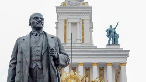 A sculpture of Vladamir Lenin