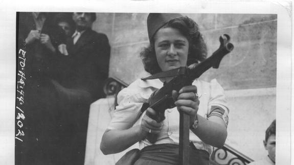 Simone Segouin a French Partisan Who Captured 25 Nazis in the Chartres Region | Public Domain | Wikipedia