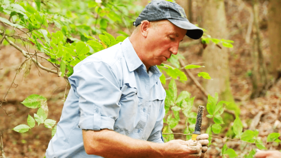 Gary finds a piece of jewellery