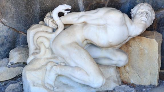 Stockholm City Hall - Inside the arch there is a marble sculptural composition "Punishment of Loki", 1923