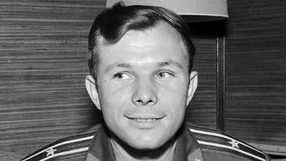  Photograph of the Soviet cosmonaut Yuri Gagarin at a press conference during his visit to Finland.
