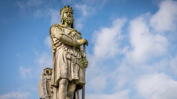 A photograph of a statue of the warrior William Wallace