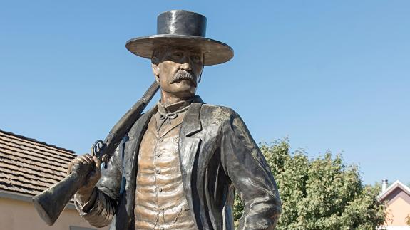 A statue of Wyatt Earp located in Arizona, USA