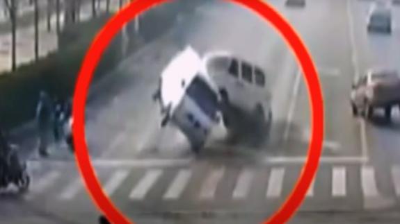 Vans on the street appear to glitch