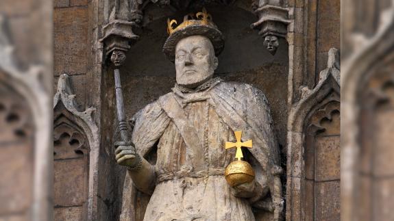 A statue of King Henry the Eighth at the Great Gate of Trinity College, Cambridge, UK