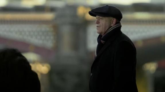 Ross Kemp standing next to the River Thames