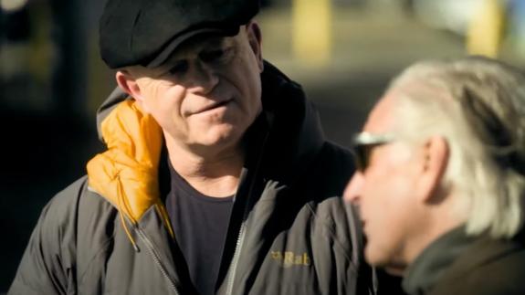Ross Kemp speaks to an associate of the Philadelphia Mob