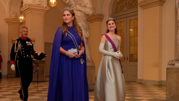 Princess Catharina-Amalia of the Netherlands and Princess Elisabeth of Belgium dressed in ball gowns