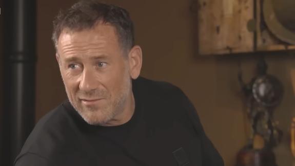 Jason Fox on Battle Treasures looking at someone off screen