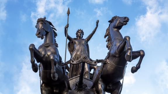 Statue of Boudica on her chariot with two horses rearing on their hind legs