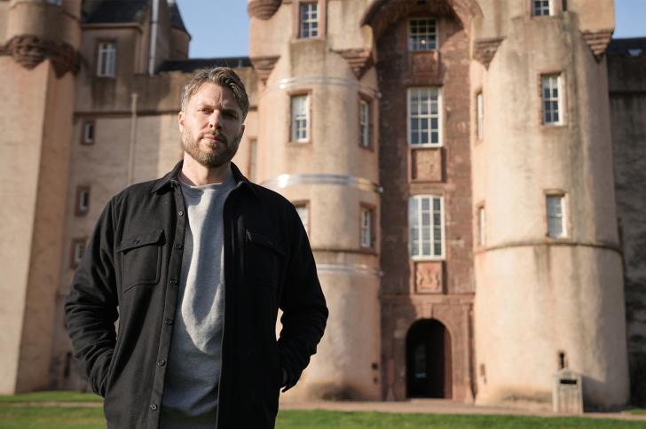 Rick Edwards standing in front of Fyvie Castle