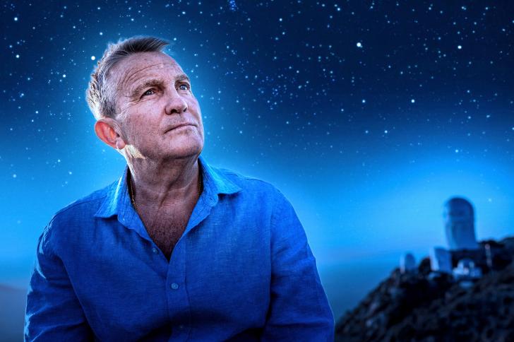 Bradley Walsh looking up to the night's sky