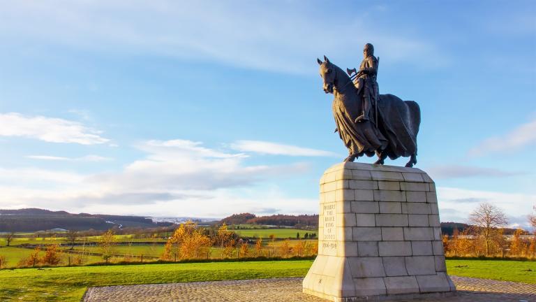Statue of Robert the Bruce riding a horse